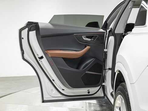 Used 2022 Audi Q8 Premium Plus image 27