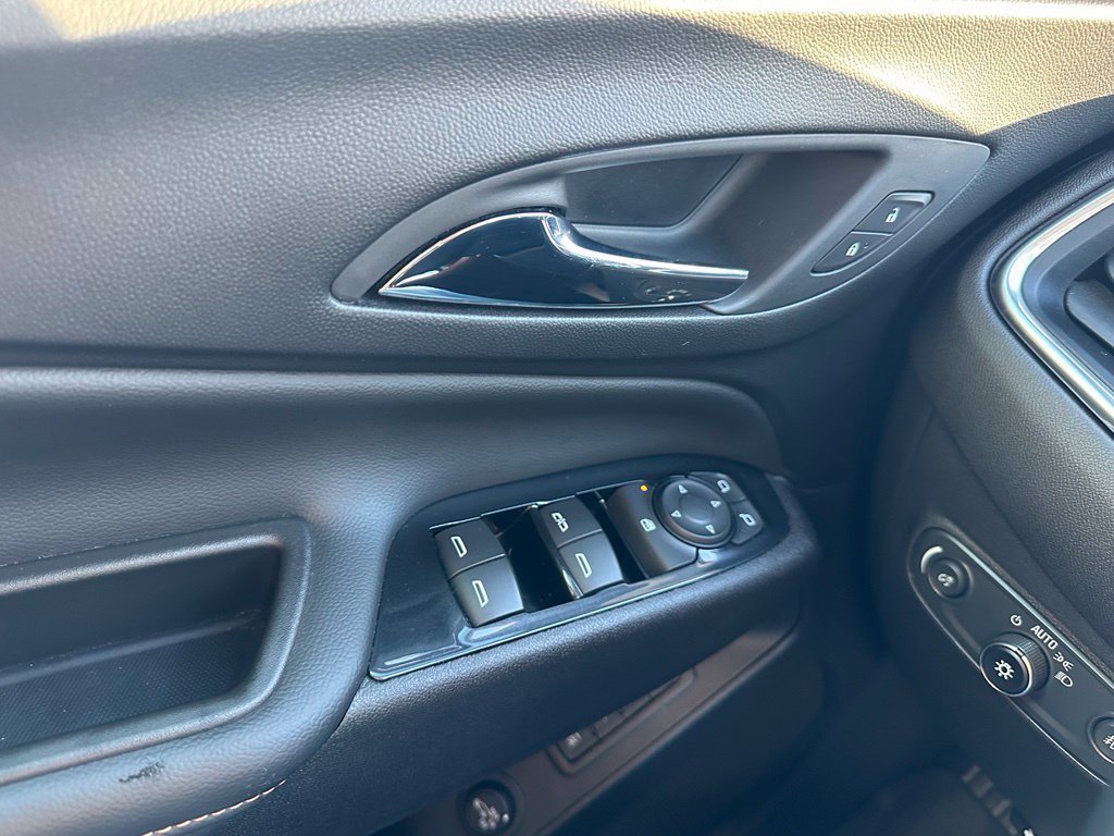 Used 2024 Chevrolet Equinox Premier FWD image 13