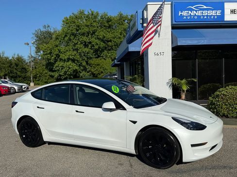 Used 2022 Tesla Model 3 Standard Range RWD image 24