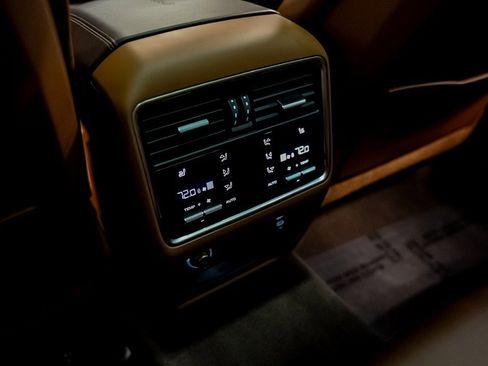 Used 2021 Porsche Cayenne Turbo image 40