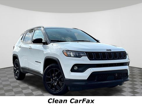 Used 2024 Jeep Compass Latitude w/ Convenience Group AWD/4WD image 3