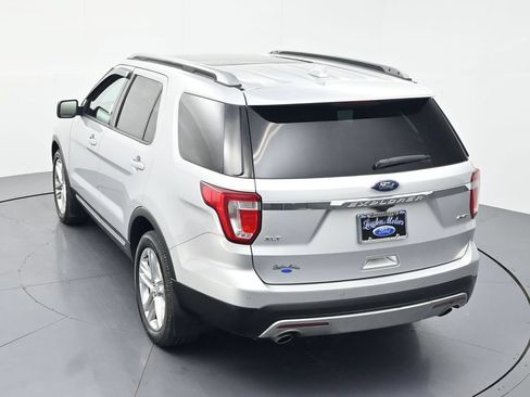 Used 2017 Ford Explorer XLT w/ Equipment Group 202A AWD/4WD image 43