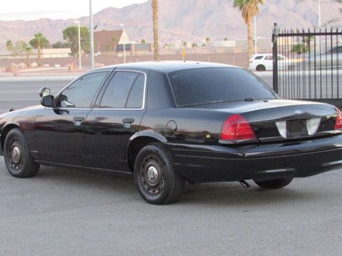 Used 2005 Ford Crown Victoria Police Interceptor image 7