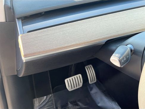 Used 2021 Tesla Model Y Performance image 10