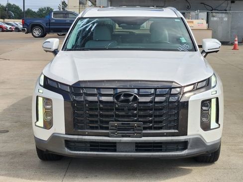 Used 2023 Hyundai Palisade SEL w/ Premium Package FWD image 2