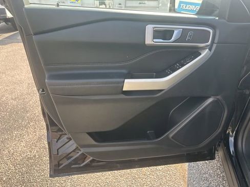 Used 2022 Ford Explorer XLT w/ Equipment Group 202A image 11