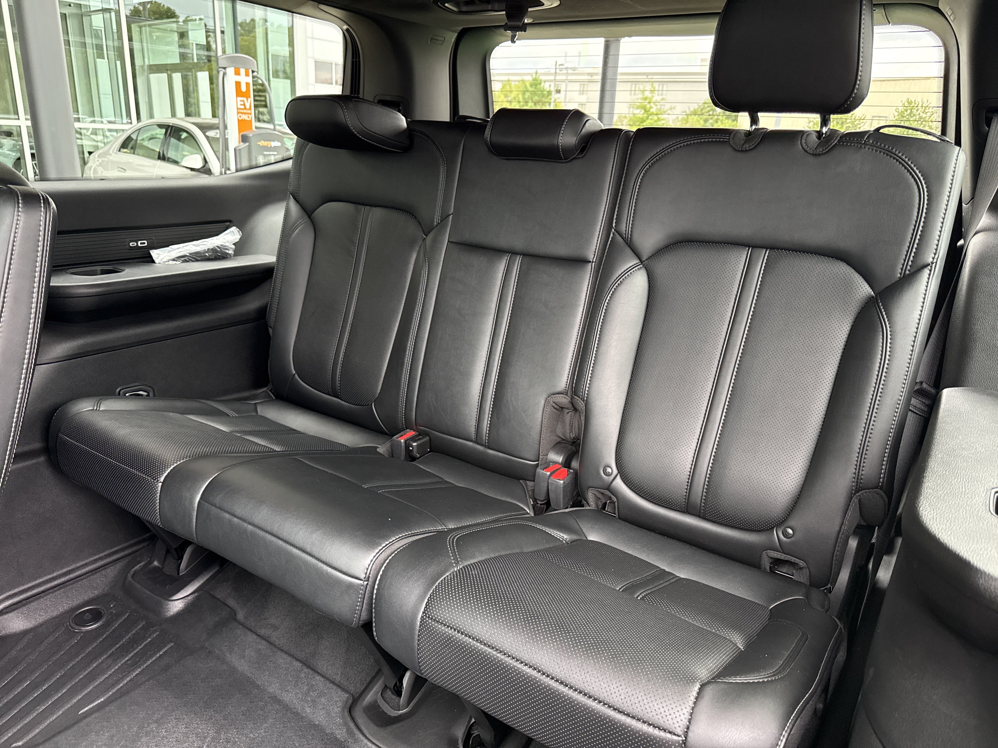 Used 2025 Jeep Wagoneer Series II w/ Premium Group I AWD/4WD image 31