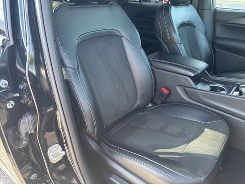 Used 2025 Jeep Grand Cherokee Altitude AWD/4WD image 50