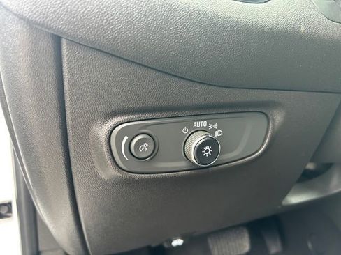 Used 2023 Chevrolet Equinox LT AWD/4WD image 22