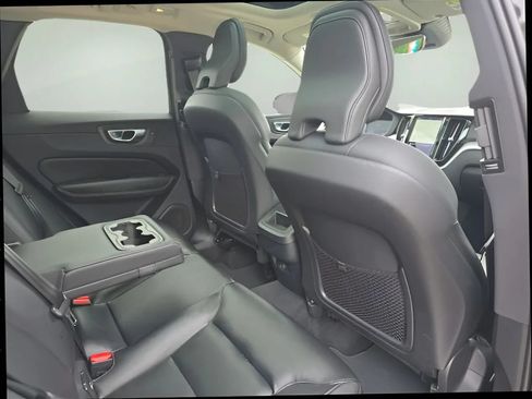 Used 2023 Volvo XC60 B5 Core AWD/4WD image 22