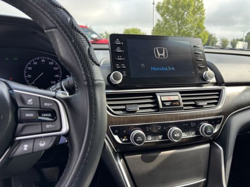 Used 2020 Honda Accord Touring image 18