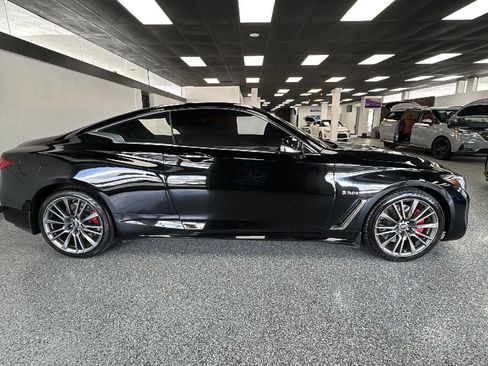 Used 2017 INFINITI Q60 Red Sport 400 AWD/4WD image 5