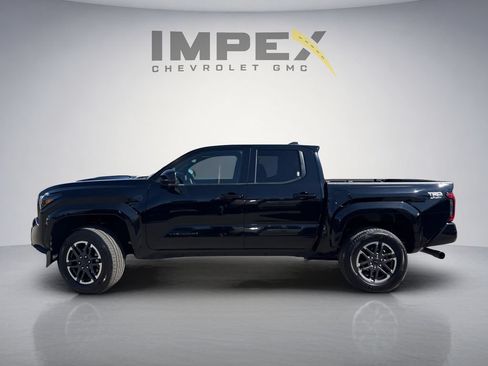 Used 2025 Toyota Tacoma TRD Sport AWD/4WD image 2
