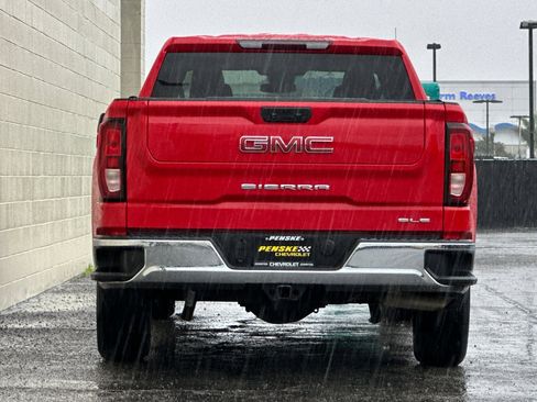 Certified 2022 GMC Sierra 1500 SLE image 5