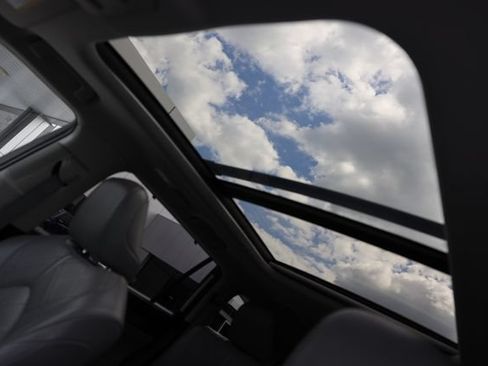 Used 2022 Toyota Highlander Platinum FWD image 42