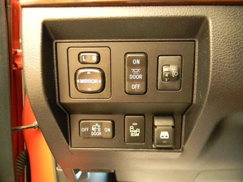 Used 2017 Toyota Tundra Limited w/ Limited Premium Package AWD/4WD image 18