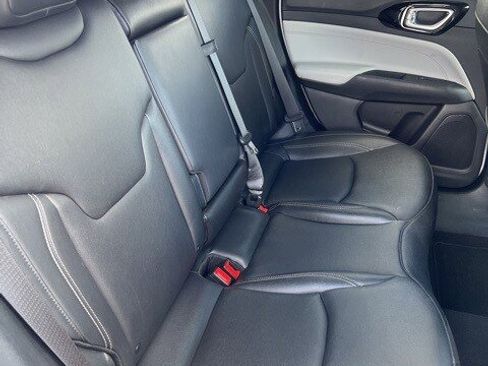 Certified 2025 Jeep Compass Limited image 12