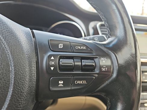 Used 2020 Kia Sedona SX image 25