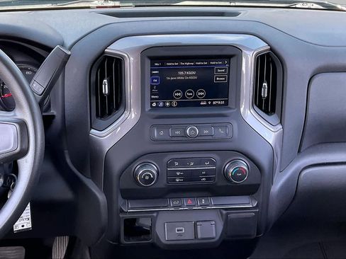 Used 2020 Chevrolet Silverado 1500 Custom w/ Custom Value Package AWD/4WD image 8