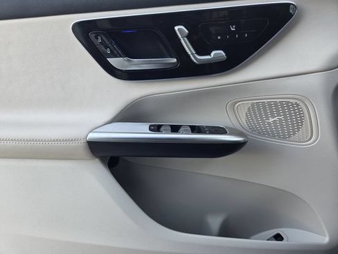 Used 2025 Mercedes-Benz GLC 300 image 19