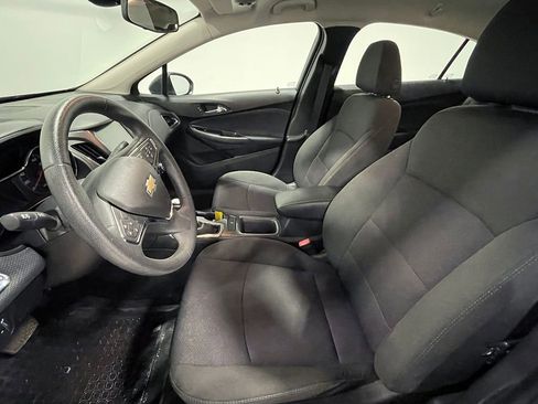Used 2018 Chevrolet Cruze LT w/ Convenience Package FWD image 3