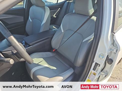 Used 2025 Toyota Camry SE w/ Convenience Package image 10