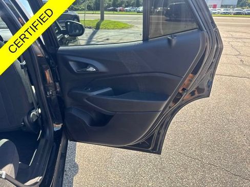 Used 2024 Chevrolet Trax RS w/ Sunroof Package FWD image 23