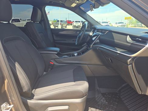 Used 2025 Jeep Grand Cherokee Laredo X RWD image 24