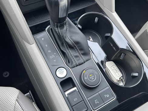 Used 2021 Volkswagen Atlas SEL Premium w/ MDO Package (Bench Seat) image 16