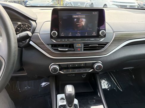 Used 2024 Nissan Altima 2.5 SV FWD image 25