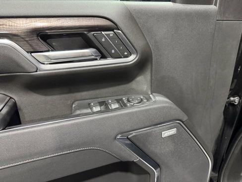 Used 2025 Chevrolet Silverado 2500 LTZ w/ LTZ Premium Package image 6