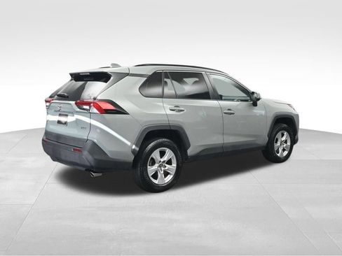 Used 2020 Toyota RAV4 XLE FWD image 5