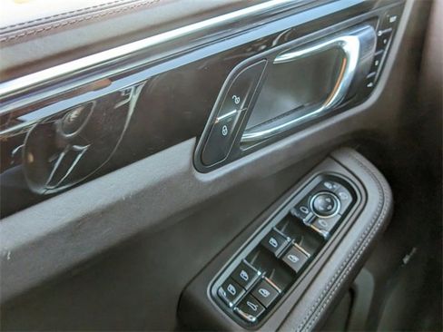 Used 2016 Porsche Macan S image 27