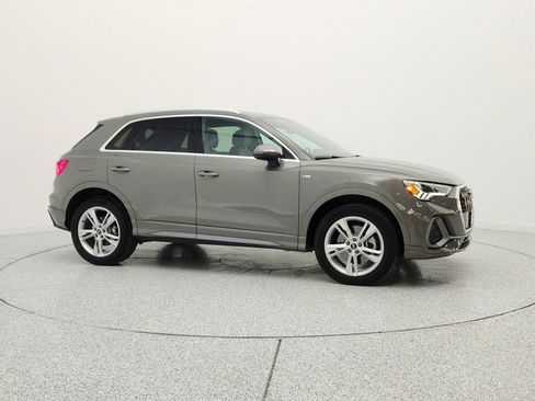 Used 2023 Audi Q3 2.0T Premium w/ Convenience Package AWD/4WD image 4