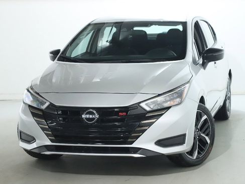 Used 2024 Nissan Versa SR image 3