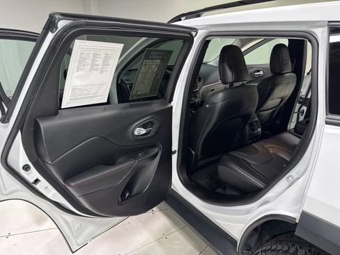 Used 2022 Jeep Cherokee Trailhawk w/ Sound & Nav Group AWD/4WD image 25