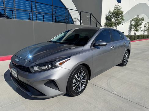 Used 2024 Kia Forte LXS w/ LXS Technology Package FWD image 1