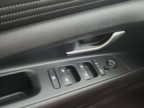 Used 2025 Hyundai Elantra Limited FWD image 22