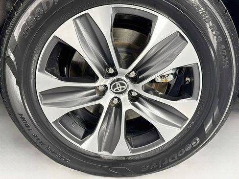 Used 2025 Toyota Highlander XLE AWD/4WD image 34