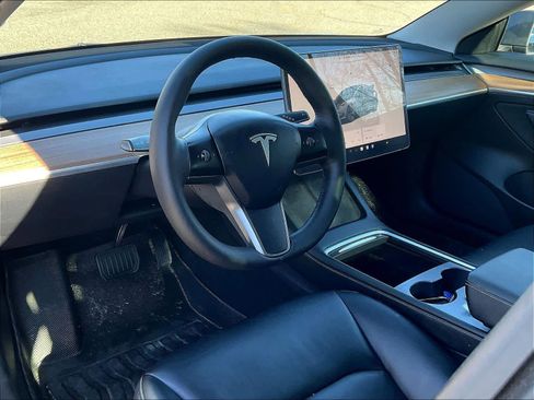 Used 2023 Tesla Model 3 Standard Range image 8