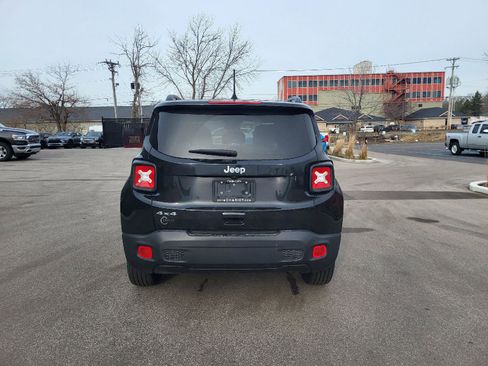 Used 2023 Jeep Renegade Latitude w/ Premium Group AWD/4WD image 4