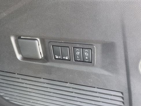 Used 2021 Chevrolet Tahoe High Country RWD image 16