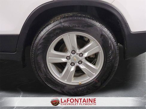 Certified 2022 Chevrolet Trax LT w/ LT Convenience Package image 31