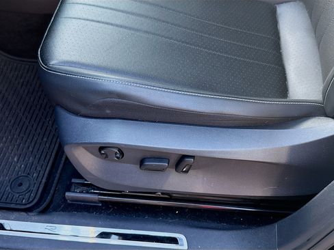Used 2023 Volkswagen Tiguan SE R-Line FWD image 15