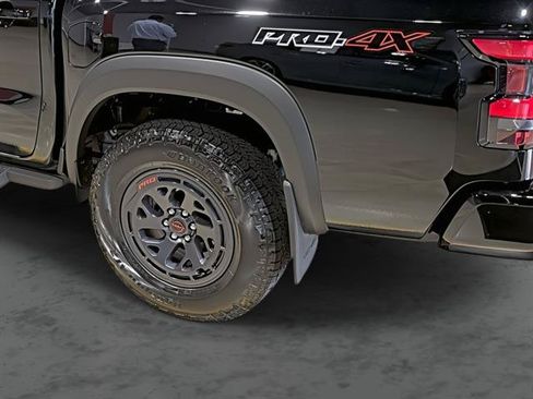 Used 2025 Nissan Frontier PRO-4X AWD/4WD image 11