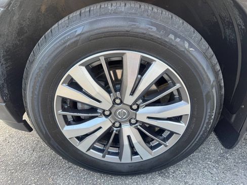 Used 2019 Nissan Pathfinder S image 18