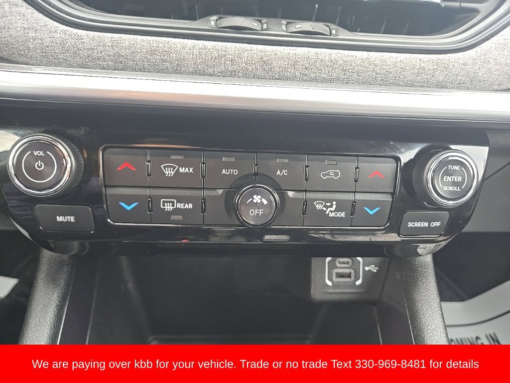 Used 2025 Jeep Compass Latitude w/ Sun & Sound Group AWD/4WD image 19