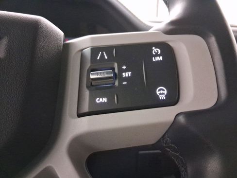 Used 2023 Land Rover Defender 90 SE image 13