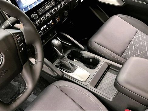 New 2025 Nissan Frontier SV w/ SV Convenience Package image 9