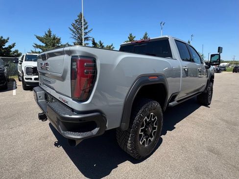 Used 2025 GMC Sierra 2500 AT4X AWD/4WD image 8